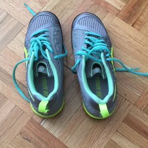 Running shoes